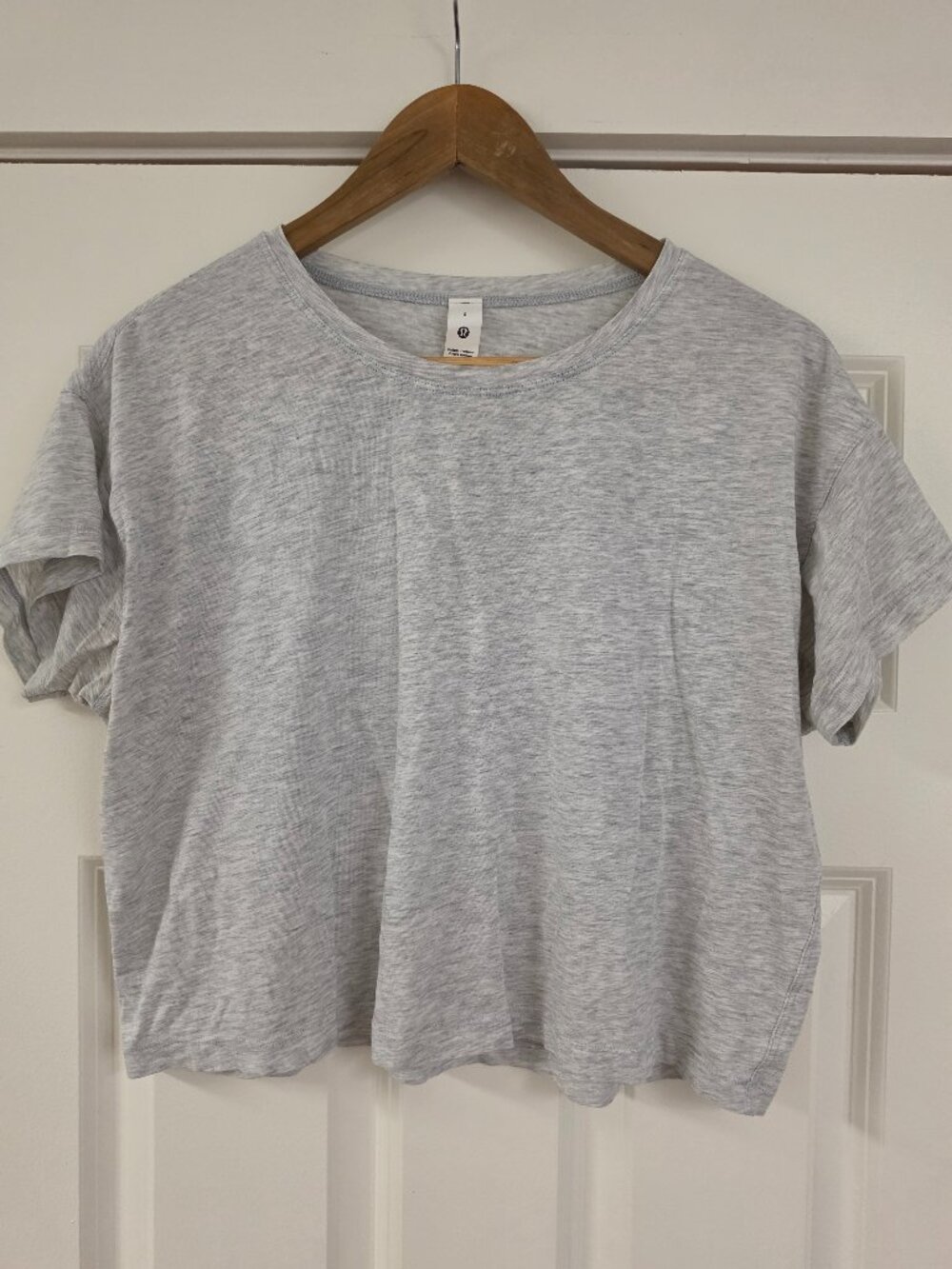 Women's Lululemon Cates Tee, Gray color, size Medium, Relaxed Fit